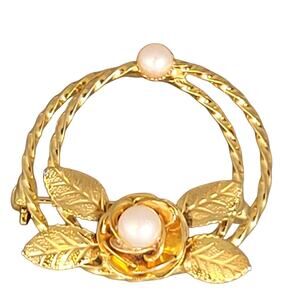 Vintage Gold-Toned Floral Brooch, Faux Pearl 1.3" Collectible Jewelry Wreath